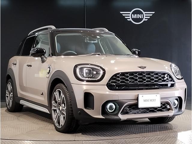 ＭＩＮＩは歴史的なレース【モンテカルロラリー】で２度の優勝！！規定違反による失格も含めれば３度の優勝を誇るれっきとしたレーシングカーです！