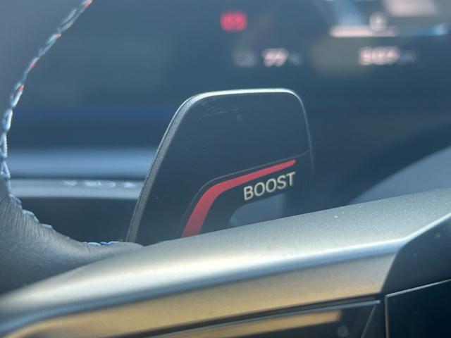 ｉ５ Ｍ６０　ｘＤｒｉｖｅ　元弊社デモカー　Ｂｏｗｅｒｓ＆Ｗｉｌｋｉｎｓ　カーボンインテリア　ブラックレザー　シートヒーター　電動シート　全周囲カメラ　　ムーンルーフ　追従式クルーズコントロール　ヘッドアップディスプレイ　ＬＥＤ（13枚目）