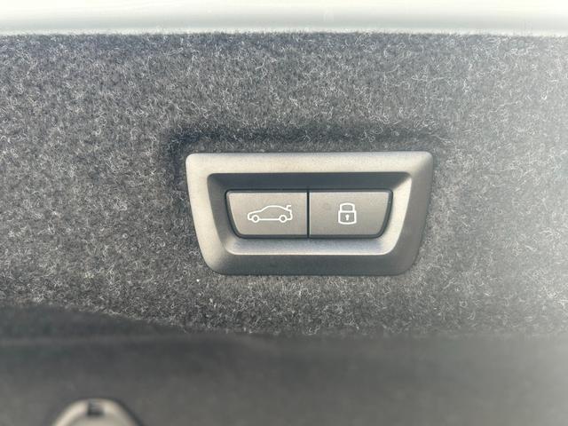 ｉ５ Ｍ６０　ｘＤｒｉｖｅ　元弊社デモカー　Ｂｏｗｅｒｓ＆Ｗｉｌｋｉｎｓ　カーボンインテリア　ブラックレザー　シートヒーター　電動シート　全周囲カメラ　　ムーンルーフ　追従式クルーズコントロール　ヘッドアップディスプレイ　ＬＥＤ（18枚目）