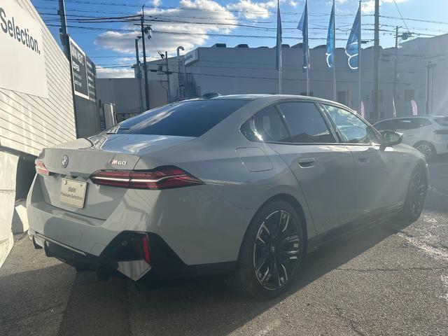 ｉ５ Ｍ６０　ｘＤｒｉｖｅ　元弊社デモカー　Ｂｏｗｅｒｓ＆Ｗｉｌｋｉｎｓ　カーボンインテリア　ブラックレザー　シートヒーター　電動シート　全周囲カメラ　　ムーンルーフ　追従式クルーズコントロール　ヘッドアップディスプレイ　ＬＥＤ（35枚目）