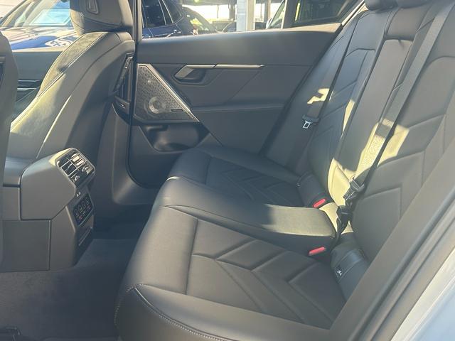 ｉ５ Ｍ６０　ｘＤｒｉｖｅ　元弊社デモカー　Ｂｏｗｅｒｓ＆Ｗｉｌｋｉｎｓ　カーボンインテリア　ブラックレザー　シートヒーター　電動シート　全周囲カメラ　　ムーンルーフ　追従式クルーズコントロール　ヘッドアップディスプレイ　ＬＥＤ（52枚目）