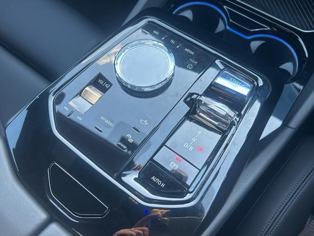 ｉ５ Ｍ６０　ｘＤｒｉｖｅ　元弊社デモカー　Ｂｏｗｅｒｓ＆Ｗｉｌｋｉｎｓ　カーボンインテリア　ブラックレザー　シートヒーター　電動シート　全周囲カメラ　　ムーンルーフ　追従式クルーズコントロール　ヘッドアップディスプレイ　ＬＥＤ（57枚目）