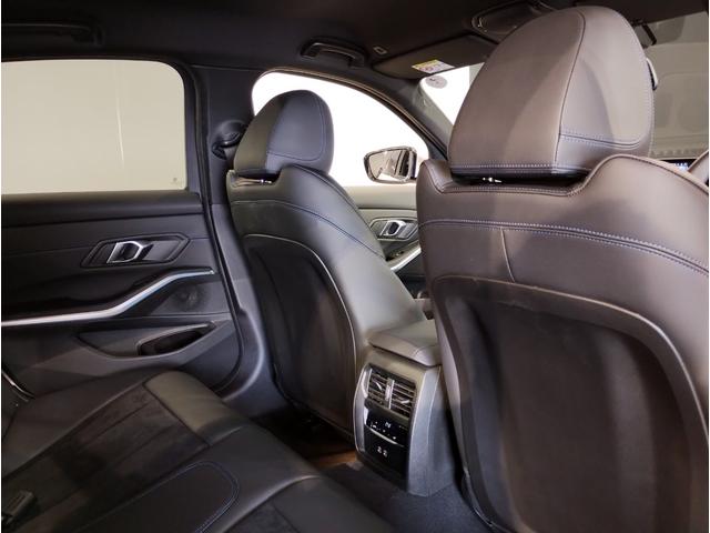 ３シリーズ ３２０ｉ　Ｍスポーツ　後期モデル　ハーフレザー　シートヒーター　ヘッドアップディスプレイ　カーブドディスプレイ　全周囲カメラ　障害物センサー　純正１８ＡＷ　追従式クルコン　パドルシフト　電動リアゲート　電動シート　ＬＥＤ（17枚目）