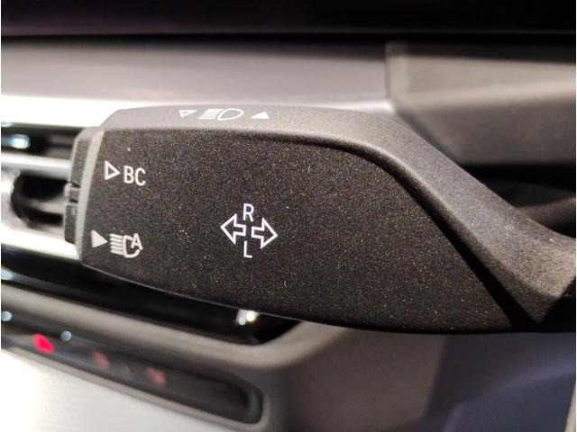 ３シリーズ ３２０ｉ　Ｍスポーツ　後期モデル　ハーフレザー　シートヒーター　ヘッドアップディスプレイ　カーブドディスプレイ　全周囲カメラ　障害物センサー　純正１８ＡＷ　追従式クルコン　パドルシフト　電動リアゲート　電動シート　ＬＥＤ（27枚目）