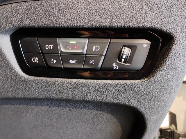 ３シリーズ ３２０ｉ　Ｍスポーツ　後期モデル　ハーフレザー　シートヒーター　ヘッドアップディスプレイ　カーブドディスプレイ　全周囲カメラ　障害物センサー　純正１８ＡＷ　追従式クルコン　パドルシフト　電動リアゲート　電動シート　ＬＥＤ（49枚目）