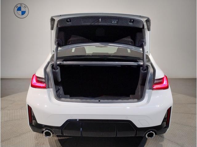 ３シリーズ ３２０ｉ　Ｍスポーツ　後期モデル　ハーフレザー　シートヒーター　ヘッドアップディスプレイ　カーブドディスプレイ　全周囲カメラ　障害物センサー　純正１８ＡＷ　追従式クルコン　パドルシフト　電動リアゲート　電動シート　ＬＥＤ（67枚目）