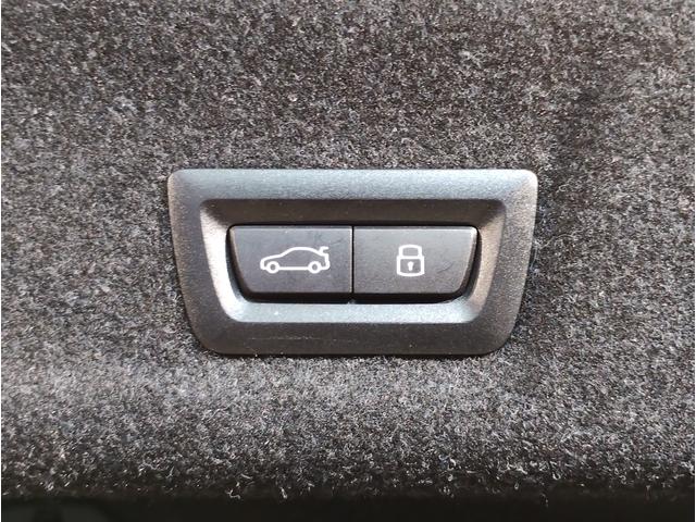 ３シリーズ ３２０ｉ　Ｍスポーツ　後期モデル　ハーフレザー　シートヒーター　ヘッドアップディスプレイ　カーブドディスプレイ　全周囲カメラ　障害物センサー　純正１８ＡＷ　追従式クルコン　パドルシフト　電動リアゲート　電動シート　ＬＥＤ（68枚目）