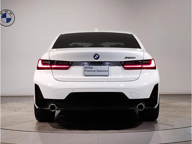 ３シリーズ ３２０ｉ　Ｍスポーツ　後期モデル　ハーフレザー　シートヒーター　ヘッドアップディスプレイ　カーブドディスプレイ　全周囲カメラ　障害物センサー　純正１８ＡＷ　追従式クルコン　パドルシフト　電動リアゲート　電動シート　ＬＥＤ（80枚目）