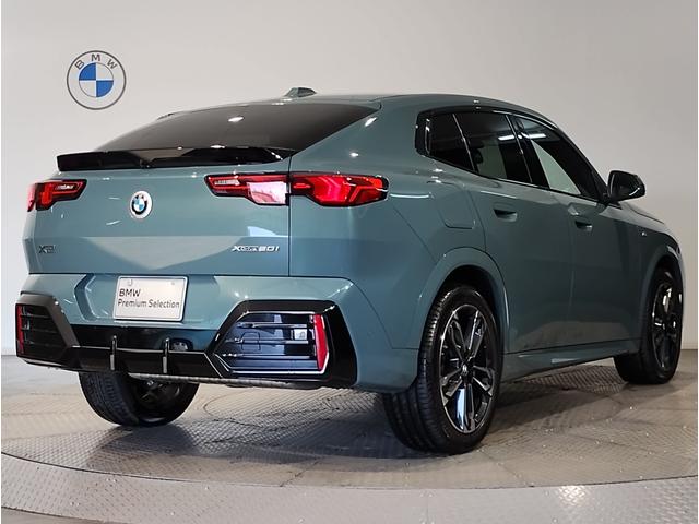 Ｘ２ ｘＤｒｉｖｅ　２０ｉ　Ｍスポーツハイラインパッケージ　１オーナー　下取車　オイスターレザー　シートヒーター　ハンドルヒーター　カーブドディスプレイ　全周囲カメラ　ヘッドアップディスプレイ　追従式クルコン　パドルシフト　電動シート　電動リアゲート　１９ＡＷ（8枚目）
