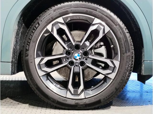 Ｘ２ ｘＤｒｉｖｅ　２０ｉ　Ｍスポーツハイラインパッケージ　１オーナー　下取車　オイスターレザー　シートヒーター　ハンドルヒーター　カーブドディスプレイ　全周囲カメラ　ヘッドアップディスプレイ　追従式クルコン　パドルシフト　電動シート　電動リアゲート　１９ＡＷ（77枚目）