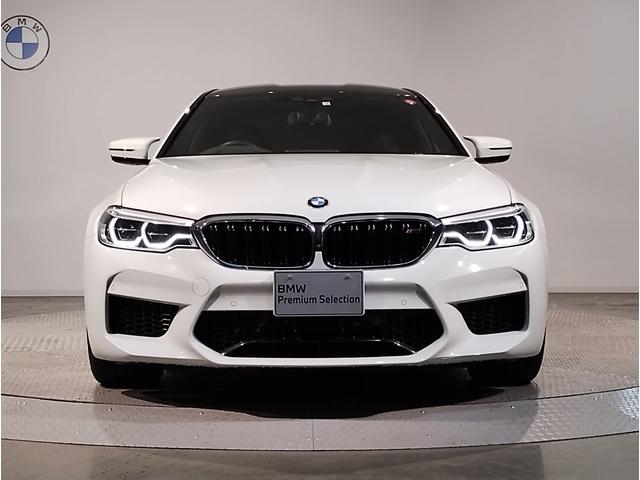 Ｍ５ Ｍ５　マッサージシート・ハーマンカードンスピーカー・ヘッドアップディスプレイ・シートエアコン・シートヒーター・地デジ・オートトランク・純正ＨＤＤナビ・全周囲カメラ・カーボンルーフ・リアシートヒーター・Ｆ９０（7枚目）