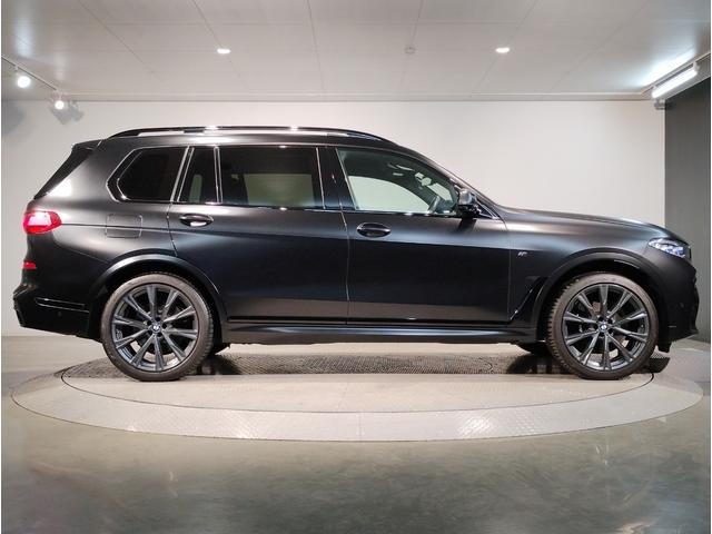 Ｘ７ ｘＤｒｉｖｅ　４０ｄＥＤインフロズンブラックメタリク　スペシャルカラー・ブラックメリノレザー・スカイラウンジサンルーフ・ハーマンカードンスピーカー・リアエンターテイメント・２２インチＡＷ・ヘッドアップディスプレイ・全周囲カメラ（9枚目）