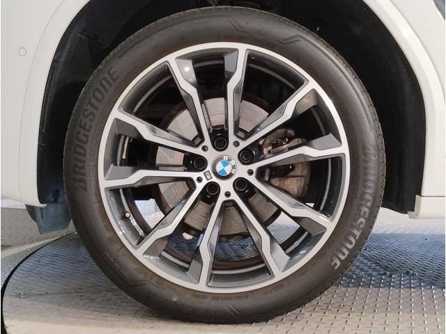 Ｘ４ ｘＤｒｉｖｅ　２０ｄ　Ｍスポーツ　ワンオーナー　モカレザー　パノラマサンルーフ　シートヒーター＆エアコン　ハーマンカードンスピーカー　ヘッドアップディスプレイ　ステアリングヒーター　全周囲カメラ　電動トランク　ウッドトリム　２０ＡＷ（16枚目）