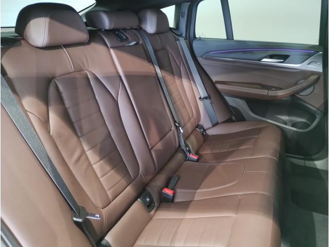 Ｘ４ ｘＤｒｉｖｅ　２０ｄ　Ｍスポーツ　ワンオーナー　モカレザー　パノラマサンルーフ　シートヒーター＆エアコン　ハーマンカードンスピーカー　ヘッドアップディスプレイ　ステアリングヒーター　全周囲カメラ　電動トランク　ウッドトリム　２０ＡＷ（20枚目）