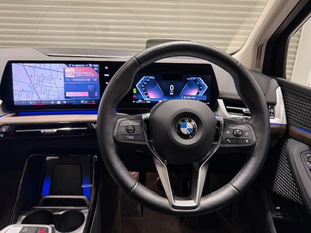 2シリーズ 218iアクティブツアラー エクスクルーシブ デモカー・テクノロジーパッケージ・ヘッドアップディスプレイ・パーキングアシスト・アクティブクルーズコントロール・アップルカープレイ・ヴェガンザレザー・電動トランク・純正17インチAW・衝突軽減ブレーキ(30枚目)