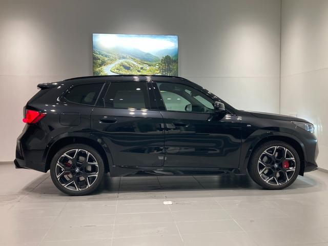 X1 M35i xDrive 元弊社デモカー フィオナレッドレザー ハーマンカードンスピーカー ヘッドアップディスプレイ スポーツシート 全周囲カメラ 電動トランク アップルカープレイ アンドロイドオート 純正OP20インチAW(10枚目)