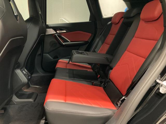 X1 M35i xDrive 元弊社デモカー フィオナレッドレザー ハーマンカードンスピーカー ヘッドアップディスプレイ スポーツシート 全周囲カメラ 電動トランク アップルカープレイ アンドロイドオート 純正OP20インチAW(23枚目)