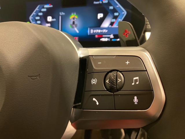 X1 M35i xDrive 元弊社デモカー フィオナレッドレザー ハーマンカードンスピーカー ヘッドアップディスプレイ スポーツシート 全周囲カメラ 電動トランク アップルカープレイ アンドロイドオート 純正OP20インチAW(27枚目)