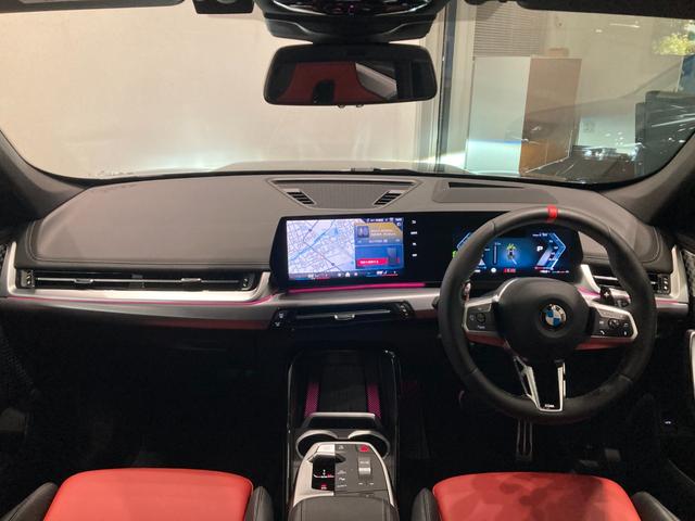 X1 M35i xDrive 元弊社デモカー フィオナレッドレザー ハーマンカードンスピーカー ヘッドアップディスプレイ スポーツシート 全周囲カメラ 電動トランク アップルカープレイ アンドロイドオート 純正OP20インチAW(64枚目)