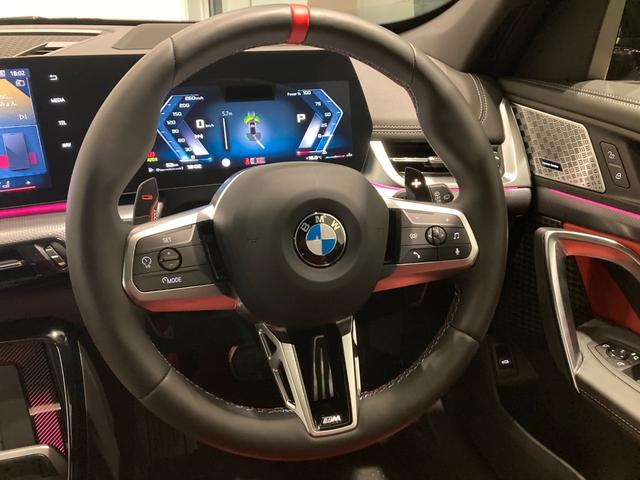 X1 M35i xDrive 元弊社デモカー フィオナレッドレザー ハーマンカードンスピーカー ヘッドアップディスプレイ スポーツシート 全周囲カメラ 電動トランク アップルカープレイ アンドロイドオート 純正OP20インチAW(65枚目)