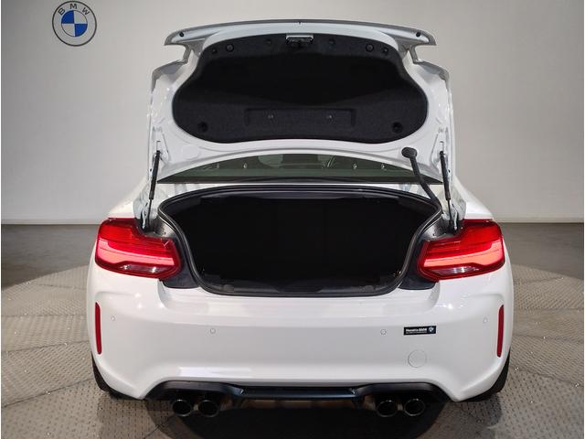 お車の整備も、経験豊富な優秀なメカニックがメンテナンス致します！是非、高槻店にお車の事はお任せくださいませ。