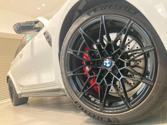 Ｍ３ Ｍ３ツーリング　コンペティション　Ｍ　ｘＤｒｉｖｅ　元弊社デモカー　後期ヘッドライト　フィオナレッドメリノレザー　ＭコンフォートＰＫＧ　ハンドルヒーター　シートエアコン＆ヒーター　アコースティックガラス　全周囲カメラ　レッドキャリパー　１９＆２０ＡＷ（13枚目）