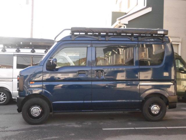 エブリイ ＰＣ　ダムド　リトルＤ　軽キャン仕様　電子レンジ　冷蔵庫　ナビ＆ＴＶ　バックカメラ　天井断熱施工　２０００Ｗインバータ　１００ＡＨサブバッテリー　走行充電　外部充電　ミニシンク　下駄箱　ベットマット新品（5枚目）