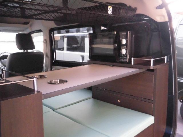 エブリイ ＰＣ　ダムド　リトルＤ　軽キャン仕様　電子レンジ　冷蔵庫　ナビ＆ＴＶ　バックカメラ　天井断熱施工　２０００Ｗインバータ　１００ＡＨサブバッテリー　走行充電　外部充電　ミニシンク　下駄箱　ベットマット新品（12枚目）