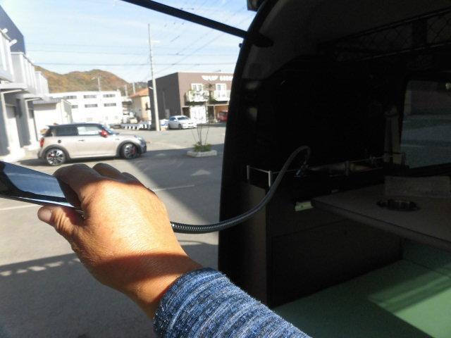 エブリイ ＰＣ　ダムド　リトルＤ　軽キャン仕様　電子レンジ　冷蔵庫　ナビ＆ＴＶ　バックカメラ　天井断熱施工　２０００Ｗインバータ　１００ＡＨサブバッテリー　走行充電　外部充電　ミニシンク　下駄箱　ベットマット新品（18枚目）