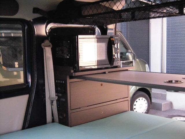 エブリイ ＰＣ　ダムド　リトルＤ　軽キャン仕様　電子レンジ　冷蔵庫　ナビ＆ＴＶ　バックカメラ　天井断熱施工　２０００Ｗインバータ　１００ＡＨサブバッテリー　走行充電　外部充電　ミニシンク　下駄箱　ベットマット新品（22枚目）