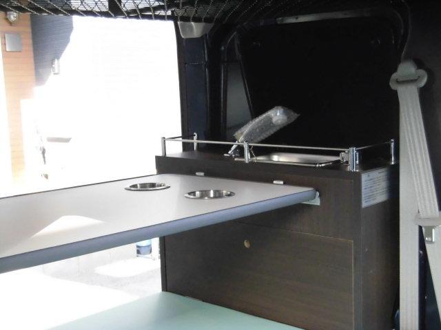 エブリイ ＰＣ　ダムド　リトルＤ　軽キャン仕様　電子レンジ　冷蔵庫　ナビ＆ＴＶ　バックカメラ　天井断熱施工　２０００Ｗインバータ　１００ＡＨサブバッテリー　走行充電　外部充電　ミニシンク　下駄箱　ベットマット新品（28枚目）