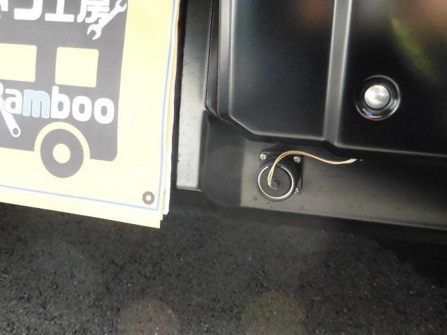 エブリイ ＰＣ　ダムド　リトルＤ　軽キャン仕様　電子レンジ　冷蔵庫　ナビ＆ＴＶ　バックカメラ　天井断熱施工　２０００Ｗインバータ　１００ＡＨサブバッテリー　走行充電　外部充電　ミニシンク　下駄箱　ベットマット新品（32枚目）