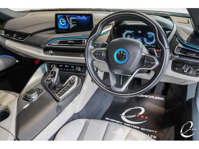 ｉ８ ベースグレード　エナジーコンプリートカーＥＶＯ．ｉ８　顧客様買取車　右ハンドル　ＣＡＬＬＩＳＴＯインテリアデザイン　エナジー２１インチＡＷ　サウンドスピーカー　ペダル＆パワーボックス　ブラックサファイアボディ（4枚目）