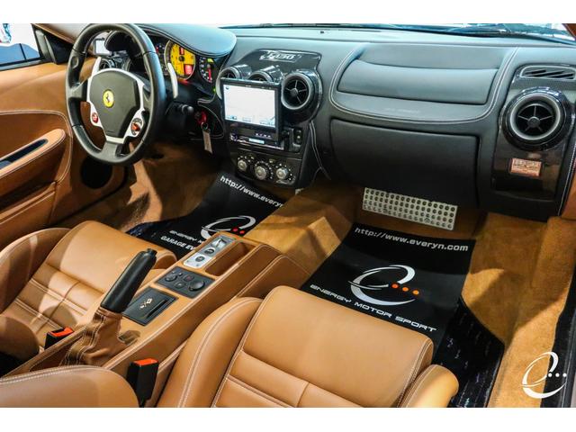 Ｆ４３０ Ｆ１　後期モデル　正規ディーラー車　記録簿　ベタツキ除去済　カーボンレーシングシート　チャレンジホイール　チャレンジグリル　左ハンドル　イエローキャリパー　カーボンセラミックブレーキシステム（19枚目）