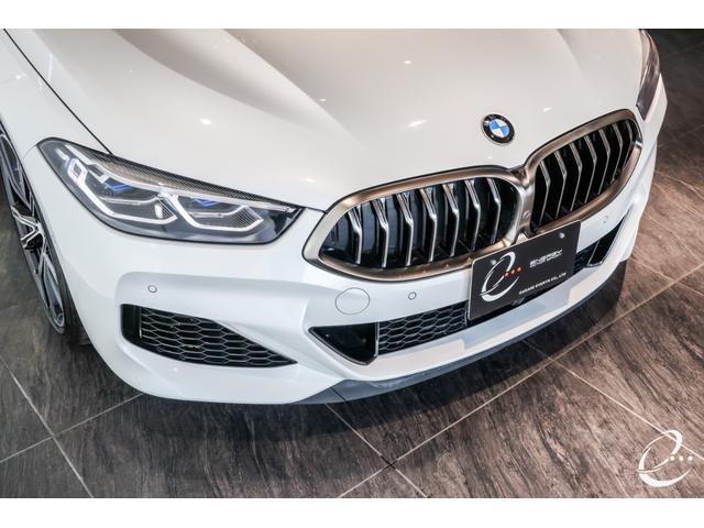 Ｍ８５０ｉ　ｘＤｒｉｖｅ　グランクーペ　インディビジュアルエクステッドレザーメリノ　フィオナレッド　ブラック　アルカンターラルーフライニング　ナイトビジョン　パノラマガラスサンルーフ　メタリックペイント　ミネラルホワイト　オプションホイール(33枚目)