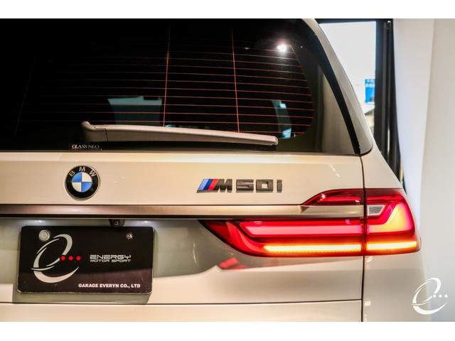 Ｘ７ Ｍ５０ｉ　ウェルネスパッケージ　スカイラウンジパノラマサンルーフ　２列目コンフォートシート　６人乗り　エナジータイプ７　２２インチ　エクゼクティブドライブプロ　アルカンターラルーフライニング　ミネラルホワイト（44枚目）