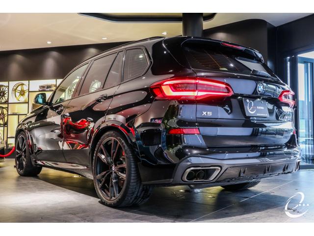 Ｘ５ Ｍ５０ｉ　ドライビングダイナミクスパッケージ　パノラマサンルーフ　アイボリーホワイトレザー　レッドキャリパー　コンフォートパッケージ　プラスパッケージ　２２インチオプションホイール　エアサス（29枚目）