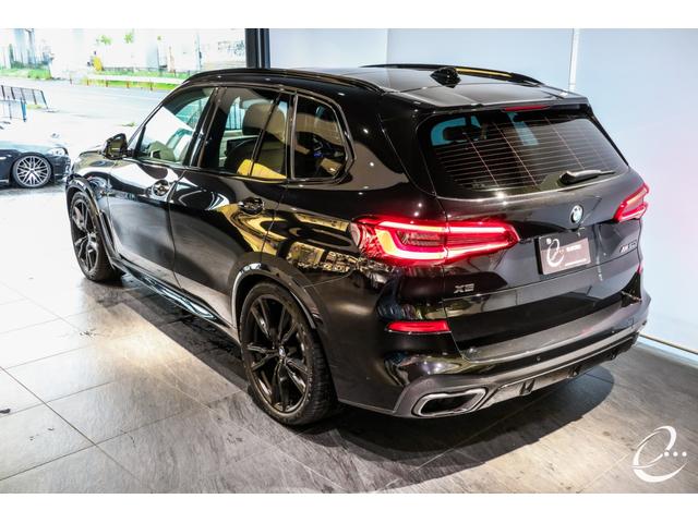 Ｘ５ Ｍ５０ｉ　ドライビングダイナミクスパッケージ　パノラマサンルーフ　アイボリーホワイトレザー　レッドキャリパー　コンフォートパッケージ　プラスパッケージ　２２インチオプションホイール　エアサス（35枚目）