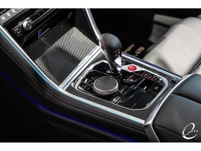 Ｍ８ Ｍ８グランクーペ　コンペティション　２０２１年初度登録　Ｂｏｗｅｒｓ＆Ｗｉｌｋｉｎｓダイヤモンドサラウンドサウンド　カーボンルーフ　黒革　マリナベイブルー　フルレザーメリノインテリア　パーキングアシストプラス　カーボンインテリア（13枚目）
