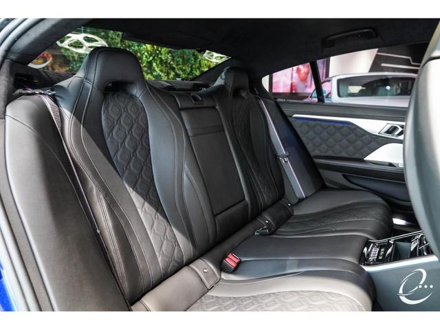 Ｍ８ Ｍ８グランクーペ　コンペティション　２０２１年初度登録　Ｂｏｗｅｒｓ＆Ｗｉｌｋｉｎｓダイヤモンドサラウンドサウンド　カーボンルーフ　黒革　マリナベイブルー　フルレザーメリノインテリア　パーキングアシストプラス　カーボンインテリア（56枚目）
