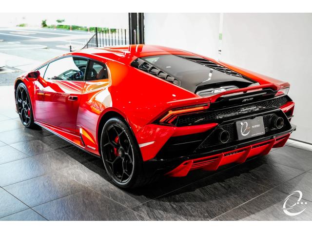 ウラカン 　ＥＶＯ　ＬＤＦ　ロッソマーズ　フロントリフティング　２０インチ鍛造マットブラックホイール　クリアガラスエンジンフード　カーボンＳｋｉｎパッケージ　ＳＥＮＳＯＮＵＭサウンド　バックカメラ（8枚目）