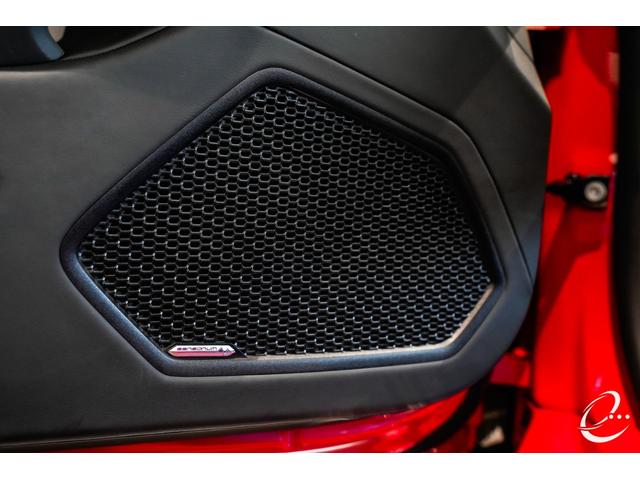 ウラカン 　ＥＶＯ　ＬＤＦ　ロッソマーズ　フロントリフティング　２０インチ鍛造マットブラックホイール　クリアガラスエンジンフード　カーボンＳｋｉｎパッケージ　ＳＥＮＳＯＮＵＭサウンド　バックカメラ（12枚目）