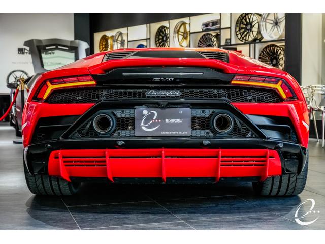 ウラカン 　ＥＶＯ　ＬＤＦ　ロッソマーズ　フロントリフティング　２０インチ鍛造マットブラックホイール　クリアガラスエンジンフード　カーボンＳｋｉｎパッケージ　ＳＥＮＳＯＮＵＭサウンド　バックカメラ（15枚目）