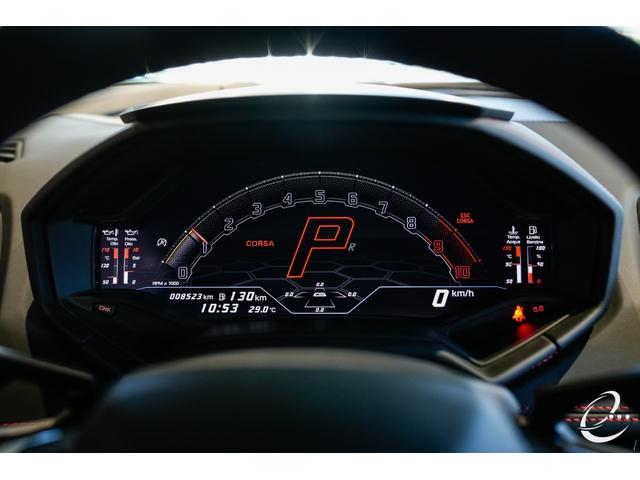 ウラカン 　ＥＶＯ　ＬＤＦ　ロッソマーズ　フロントリフティング　２０インチ鍛造マットブラックホイール　クリアガラスエンジンフード　カーボンＳｋｉｎパッケージ　ＳＥＮＳＯＮＵＭサウンド　バックカメラ（33枚目）