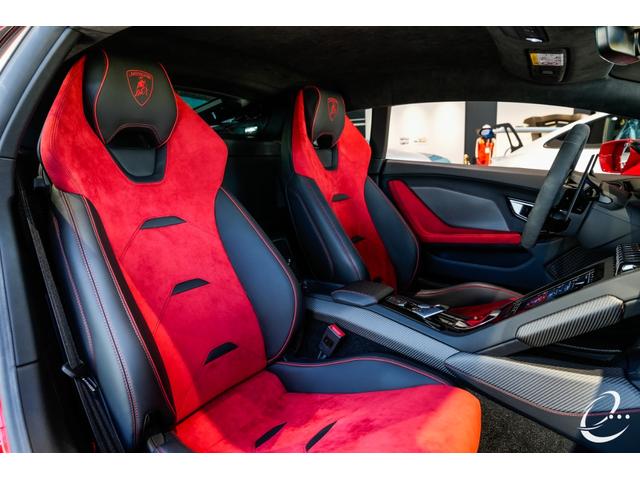 ウラカン 　ＥＶＯ　ＬＤＦ　ロッソマーズ　フロントリフティング　２０インチ鍛造マットブラックホイール　クリアガラスエンジンフード　カーボンＳｋｉｎパッケージ　ＳＥＮＳＯＮＵＭサウンド　バックカメラ（40枚目）