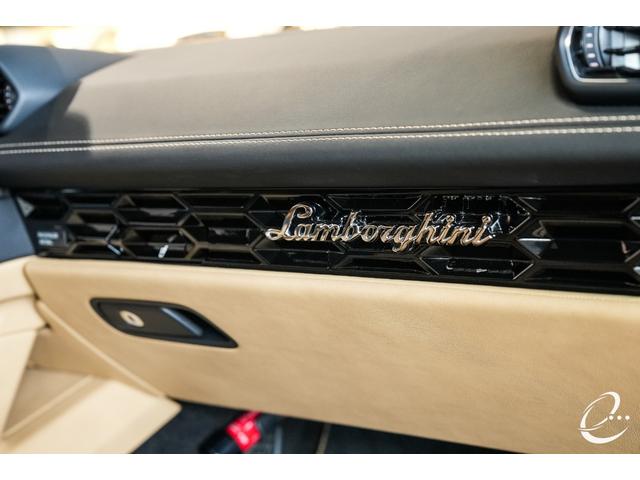 ウラカン 　ＥＶＯ（ＬＤＦ）　左ハンドル　イエローブレーキキャリパー　スタイルパッケージハイグロスブラック　カーボンセラミックブレーキ　カスタムラッピング　ベージュレザーシート　レオロージカルサスペンション（38枚目）