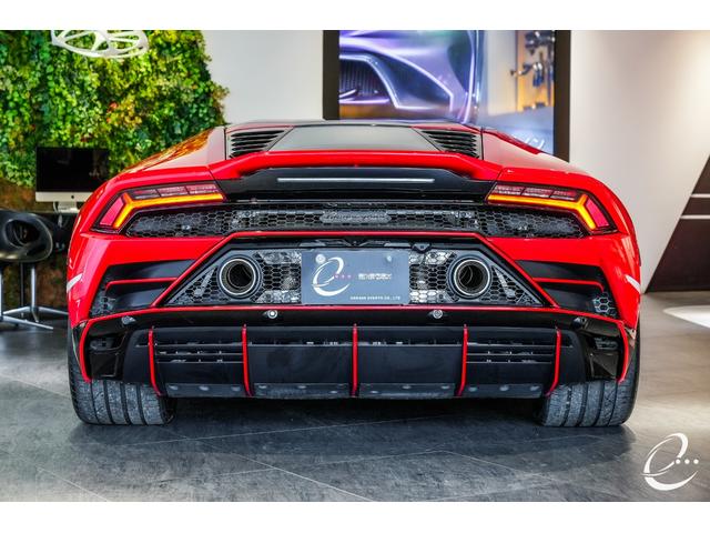 ウラカン 　ＥＶＯ（ＬＤＦ）　左ハンドル　イエローブレーキキャリパー　スタイルパッケージハイグロスブラック　カーボンセラミックブレーキ　カスタムラッピング　ベージュレザーシート　レオロージカルサスペンション（56枚目）