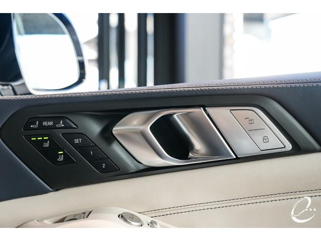 Ｘ７ ｘＤｒｉｖｅ　３５ｄ　デザインピュアエクセレンス　インディビジュアル内装　スカイラウンジサンルーフ　２２インチＡＷ　ウェルネスパッケージ　リアエンターテイメントシステム　６人乗り　アルミニウムランニングボード　５ゾーンエアコンディショナー　ドラレコ（24枚目）