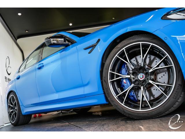 Ｍ５ コンペティション　後期モデル　ｉｎｄｉｖｉｄｕａｌボディカラー「ブードゥーブルー」　Ｍダークカーボンアルミニウムトリムインテリア　シートベンチレーション　アルカンターラルーフ　Ｍスポーツエキゾースト　レーザーライト（10枚目）
