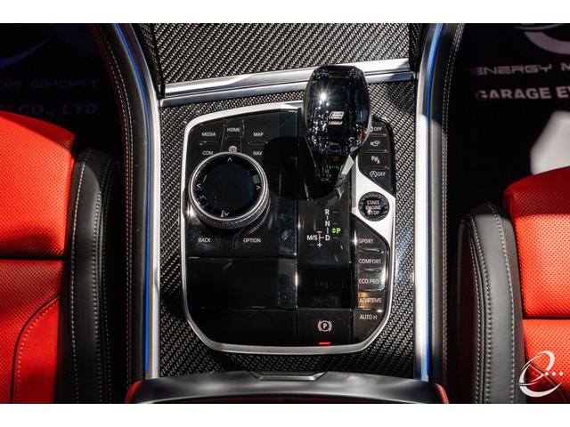 8シリーズ M850i xDriveクーペ 後期LCIモデル ボディカラー:スカイスクレイパーグレー Mカーボンファイバートリム Mパフォーマンスペダルセット フィオナレッド&ブラックレザー BMWレーザーヘッドライト(10枚目)